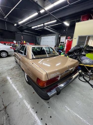 Mercedes-benz-380sl-1984-4