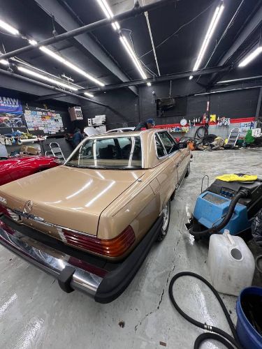 Mercedes-benz-380sl-1984-5