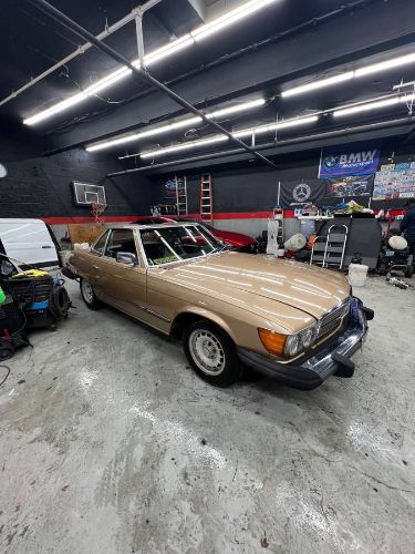 Mercedes-benz-380sl-1984-6