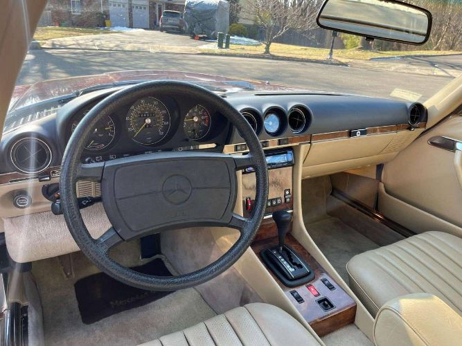 Mercedes-benz-380sl-1985-6