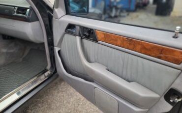 Mercedes-benz-400e-1992-13