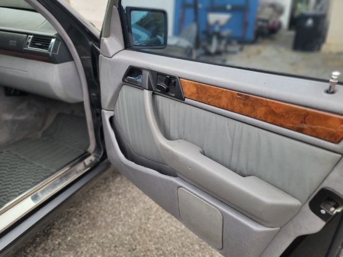 Mercedes-benz-400e-1992-13