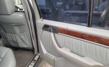 Mercedes-benz-400e-1992-15