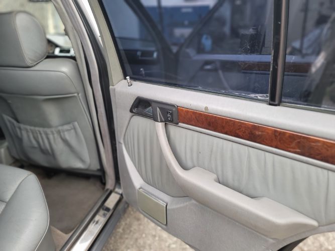 Mercedes-benz-400e-1992-15