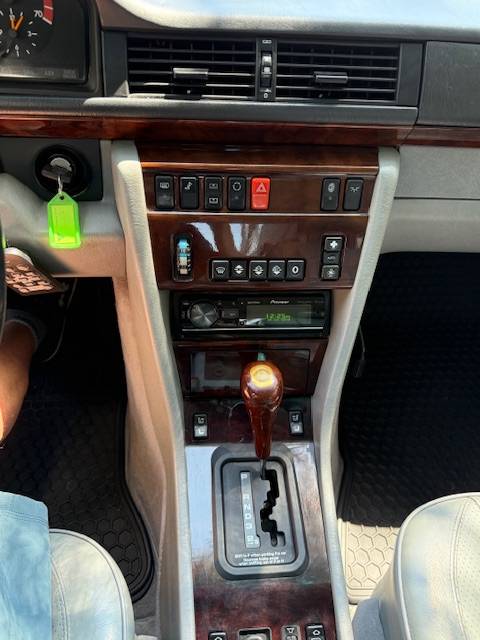 Mercedes-benz-500-500e-1992-silver-11