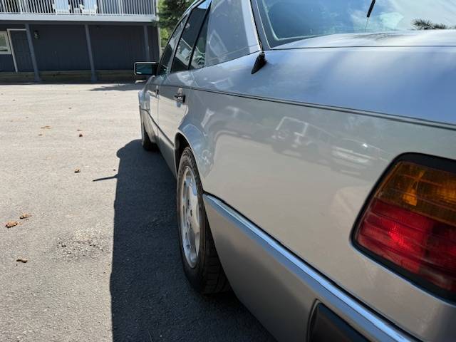 Mercedes-benz-500-500e-1992-silver-14