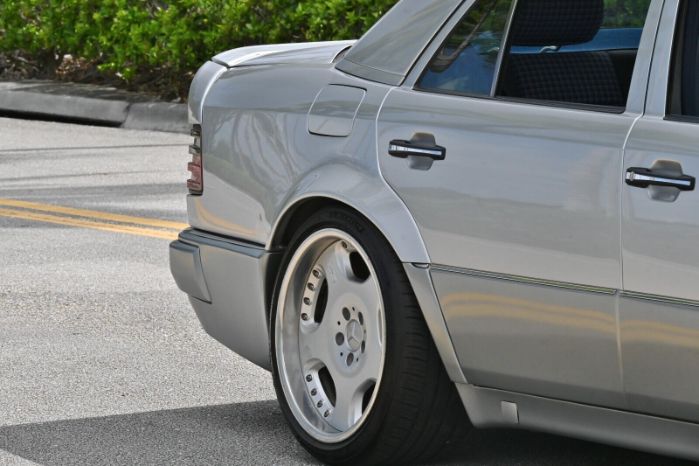 Mercedes-benz-500e-1992-Silver-Blue-22