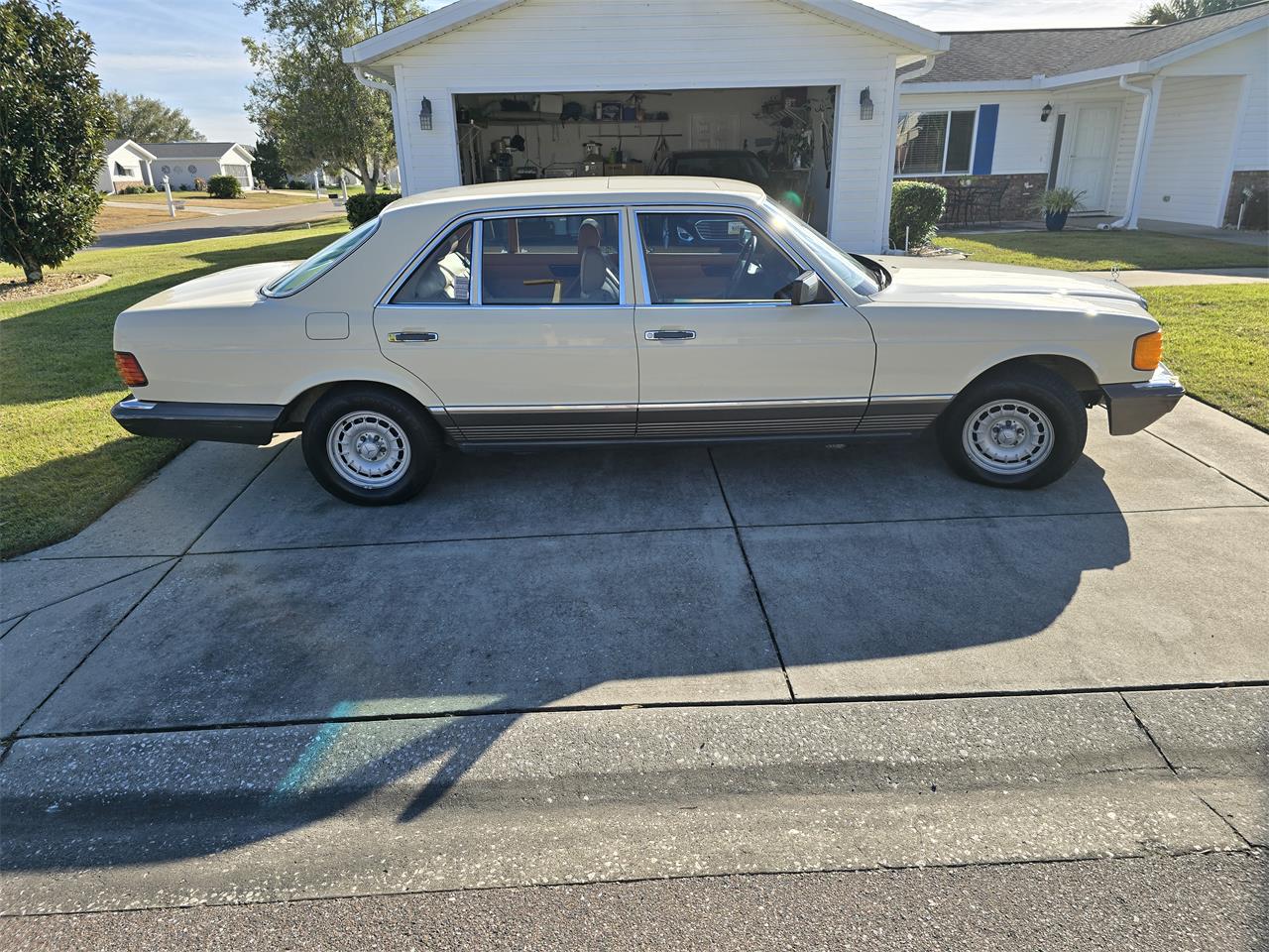Mercedes-benz-500sel-1985-Pale-Yellow-Tan-2