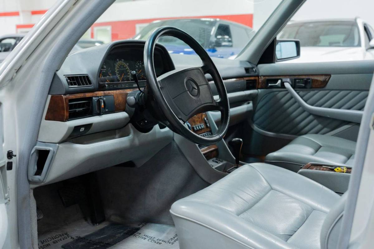 Mercedes-benz-560-series-sel-4d-1991-silver-11
