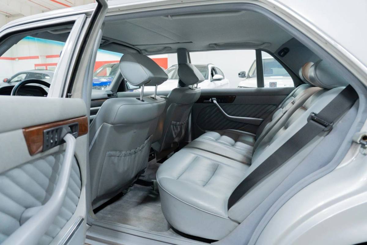 Mercedes-benz-560-series-sel-4d-1991-silver-14