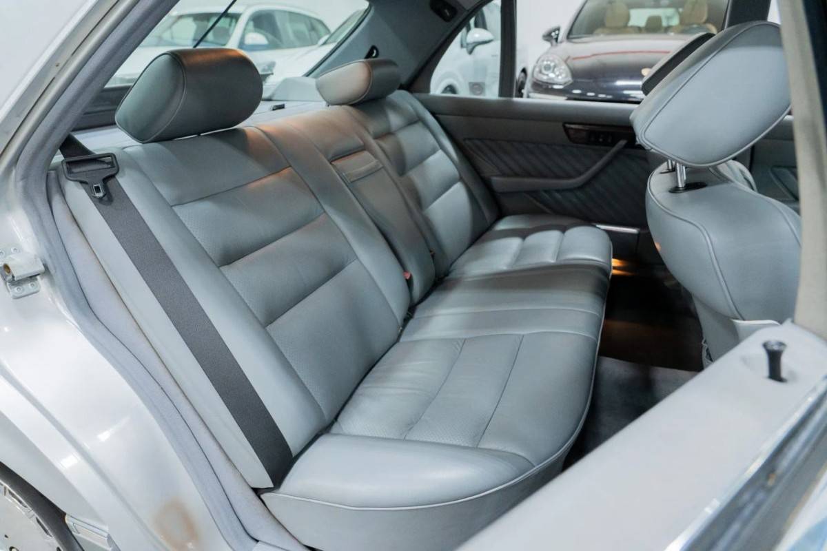 Mercedes-benz-560-series-sel-4d-1991-silver-19