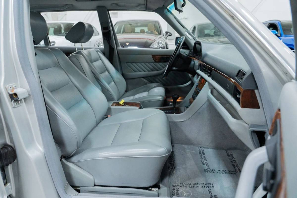 Mercedes-benz-560-series-sel-4d-1991-silver-20