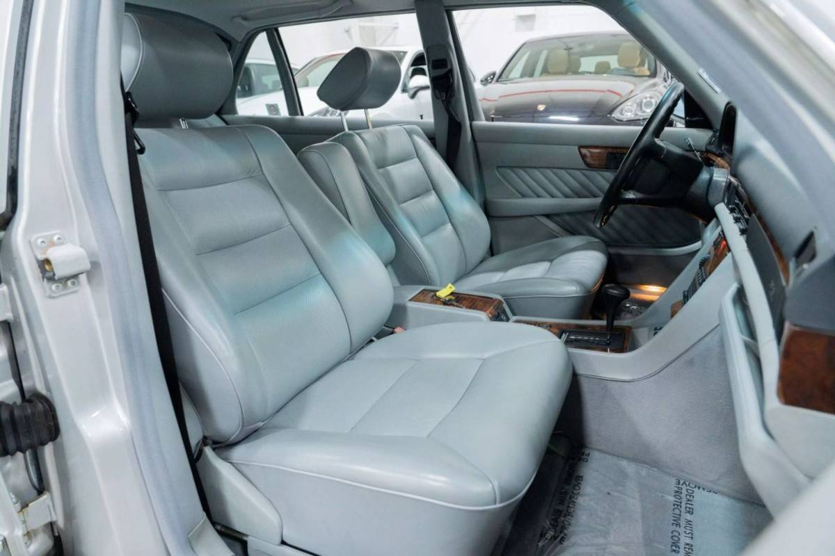 Mercedes-benz-560-series-sel-4d-1991-silver-21