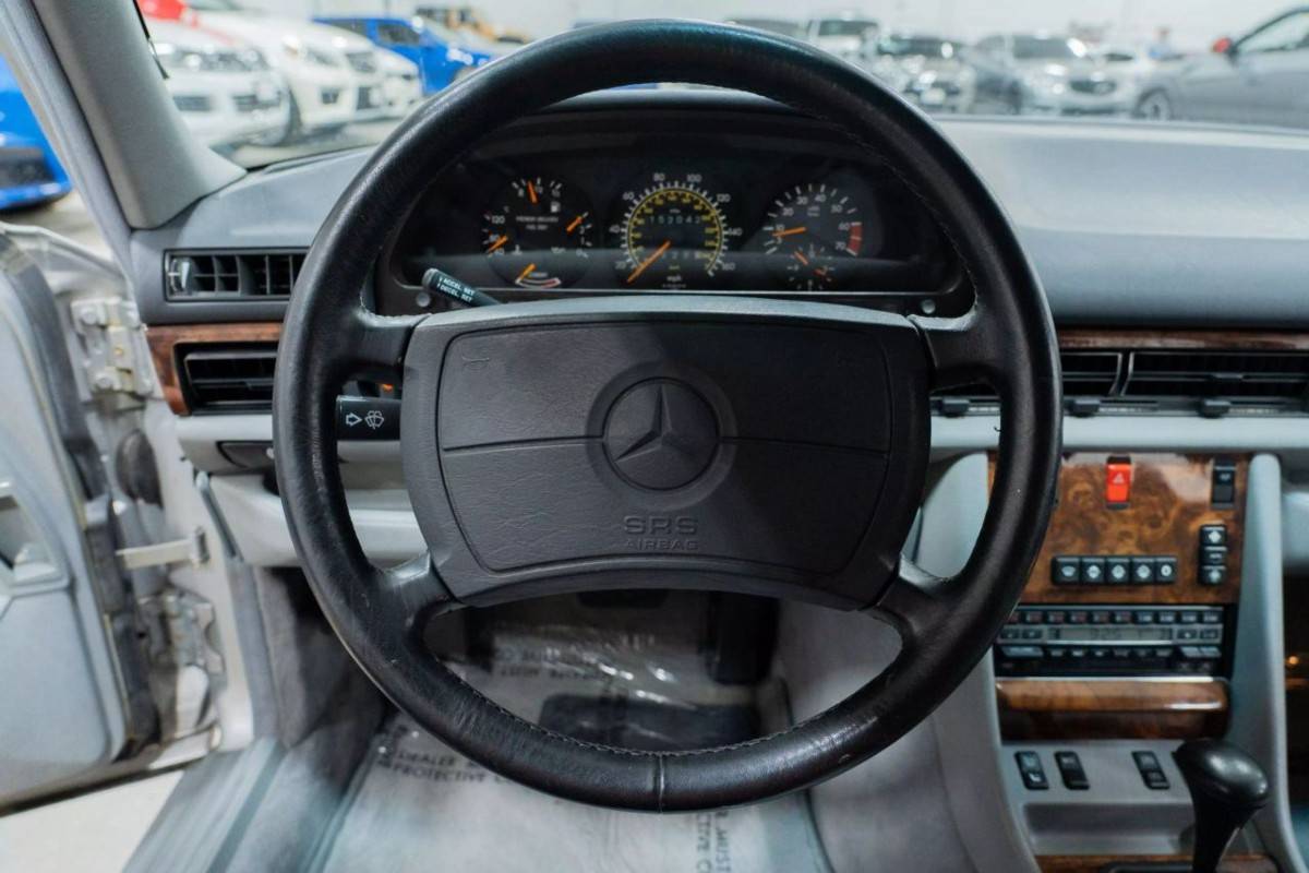 Mercedes-benz-560-series-sel-4d-1991-silver-23