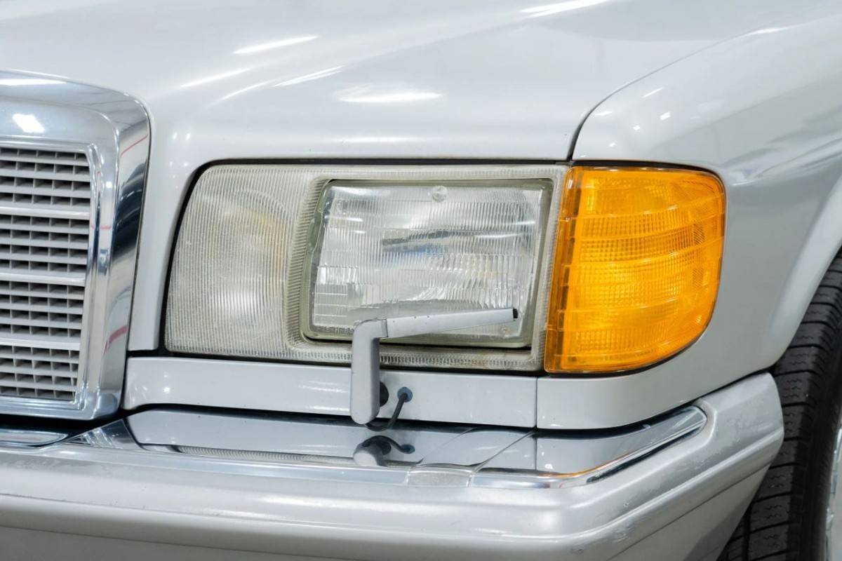 Mercedes-benz-560-series-sel-4d-1991-silver-3