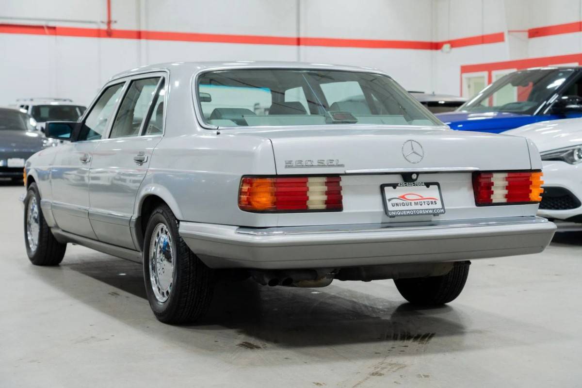 Mercedes-benz-560-series-sel-4d-1991-silver-4