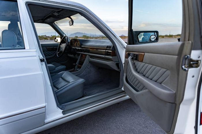 Mercedes-benz-560sel-1989-White-Gray-17