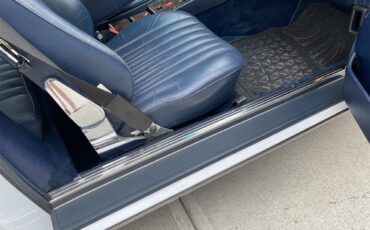 Mercedes-benz-560sl-1986-Artic-white-Blue-10