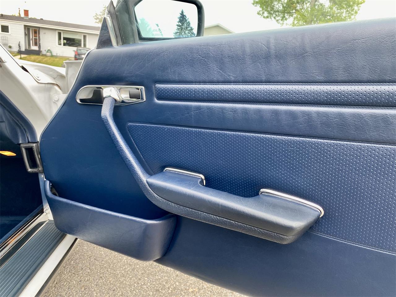 Mercedes-benz-560sl-1986-Artic-white-Blue-26