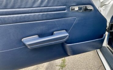 Mercedes-benz-560sl-1986-Artic-white-Blue-27