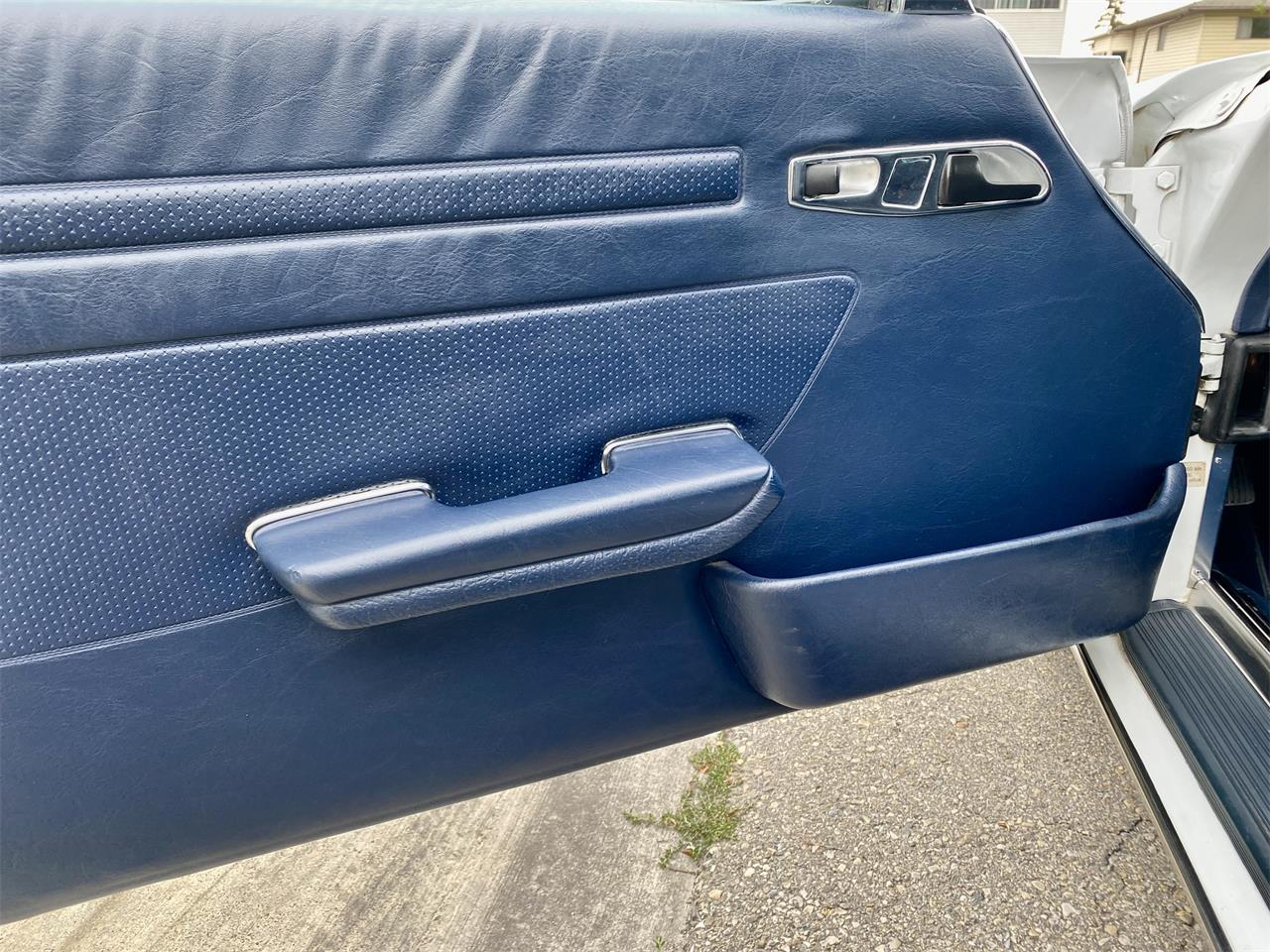 Mercedes-benz-560sl-1986-Artic-white-Blue-27
