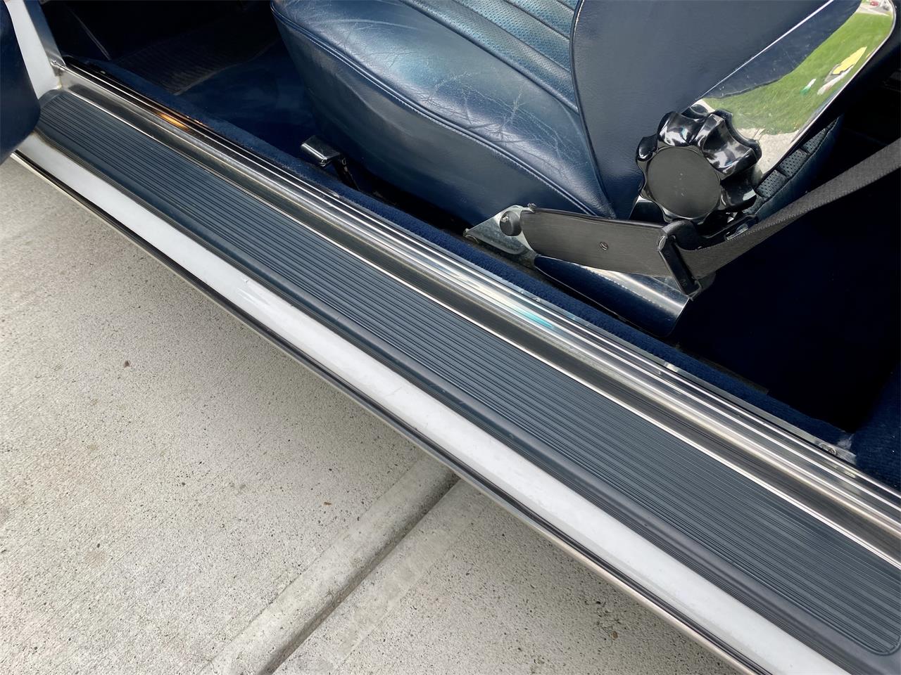 Mercedes-benz-560sl-1986-Artic-white-Blue-7