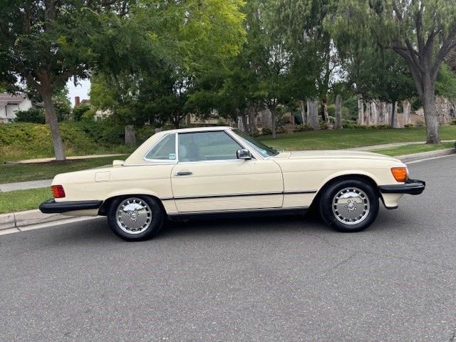 Mercedes-benz-560sl-1986-Yellow-tan-1