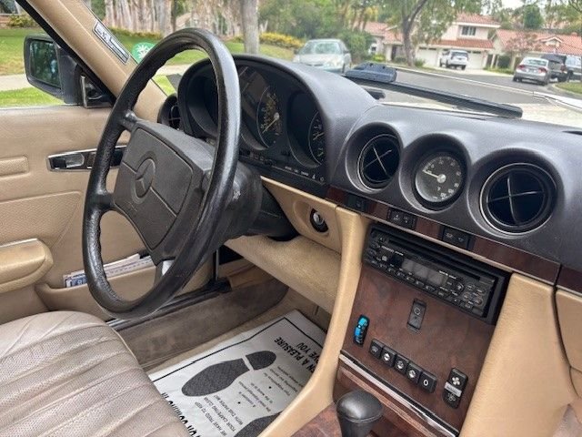 Mercedes-benz-560sl-1986-Yellow-tan-11