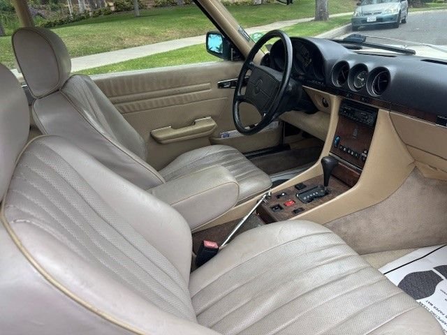 Mercedes-benz-560sl-1986-Yellow-tan-12