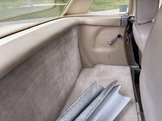 Mercedes-benz-560sl-1986-Yellow-tan-14