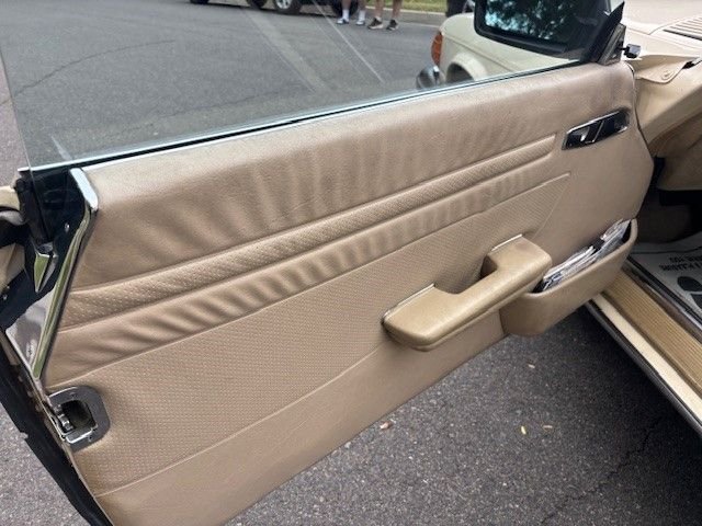 Mercedes-benz-560sl-1986-Yellow-tan-15