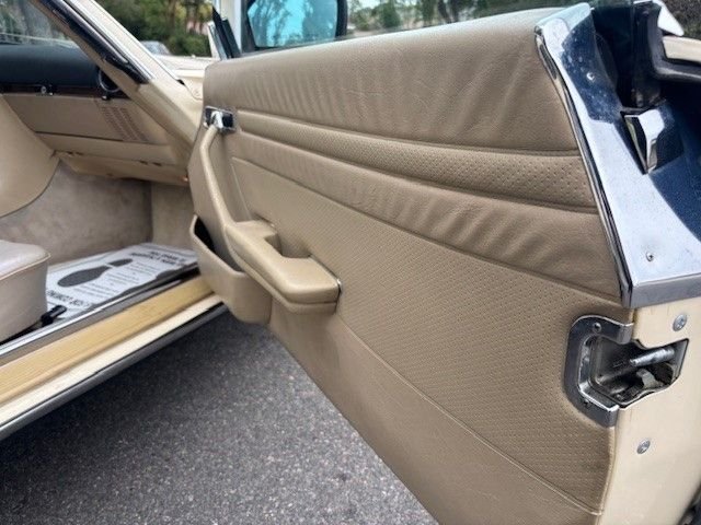 Mercedes-benz-560sl-1986-Yellow-tan-16