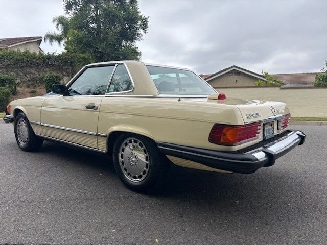 Mercedes-benz-560sl-1986-Yellow-tan-17
