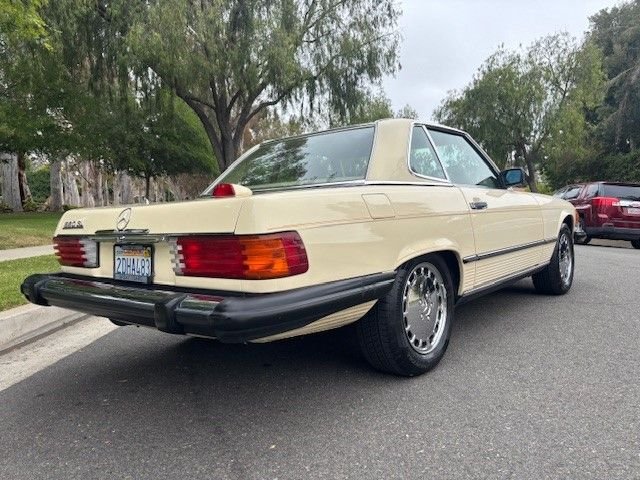 Mercedes-benz-560sl-1986-Yellow-tan-19