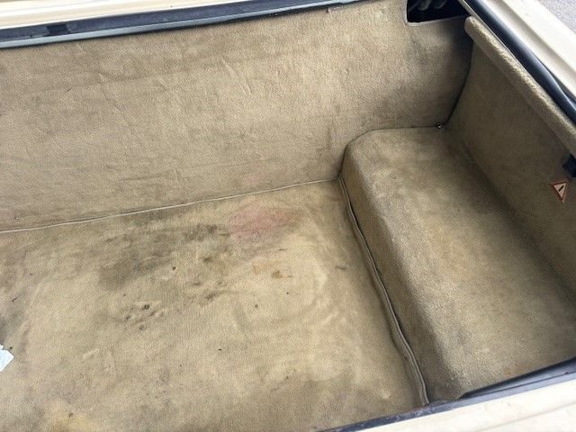 Mercedes-benz-560sl-1986-Yellow-tan-23