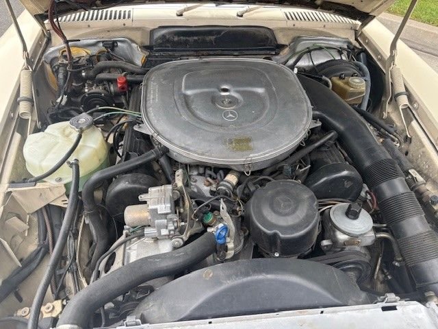 Mercedes-benz-560sl-1986-Yellow-tan-5
