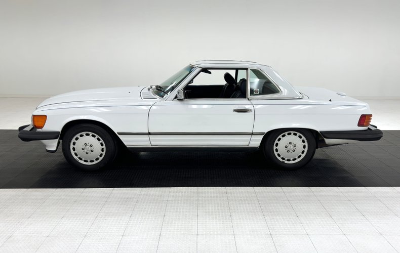 Mercedes-benz-560sl-1988-White-Navy-Blue-9