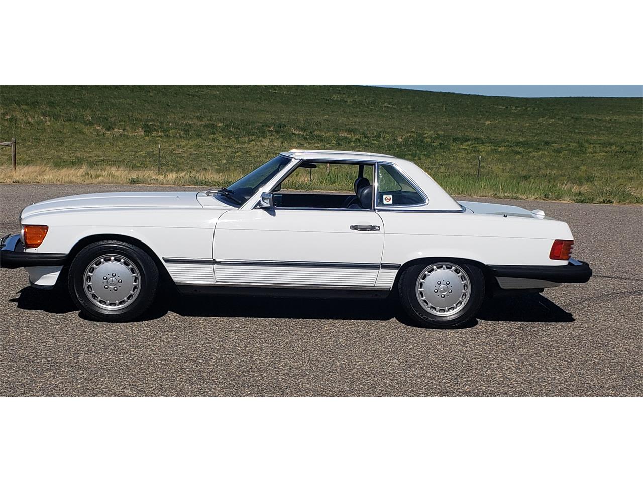 Mercedes-benz-560sl-1988-White-Navy-blue-12