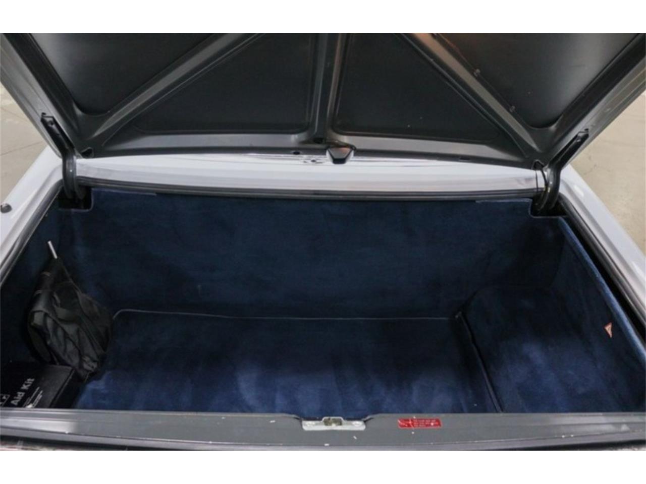 Mercedes-benz-560sl-1988-White-Navy-blue-36