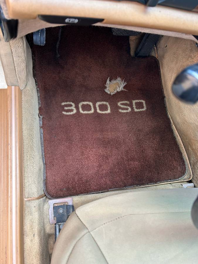 Mercedes-benz-Benz-300sd-diesel-1982-custom-2