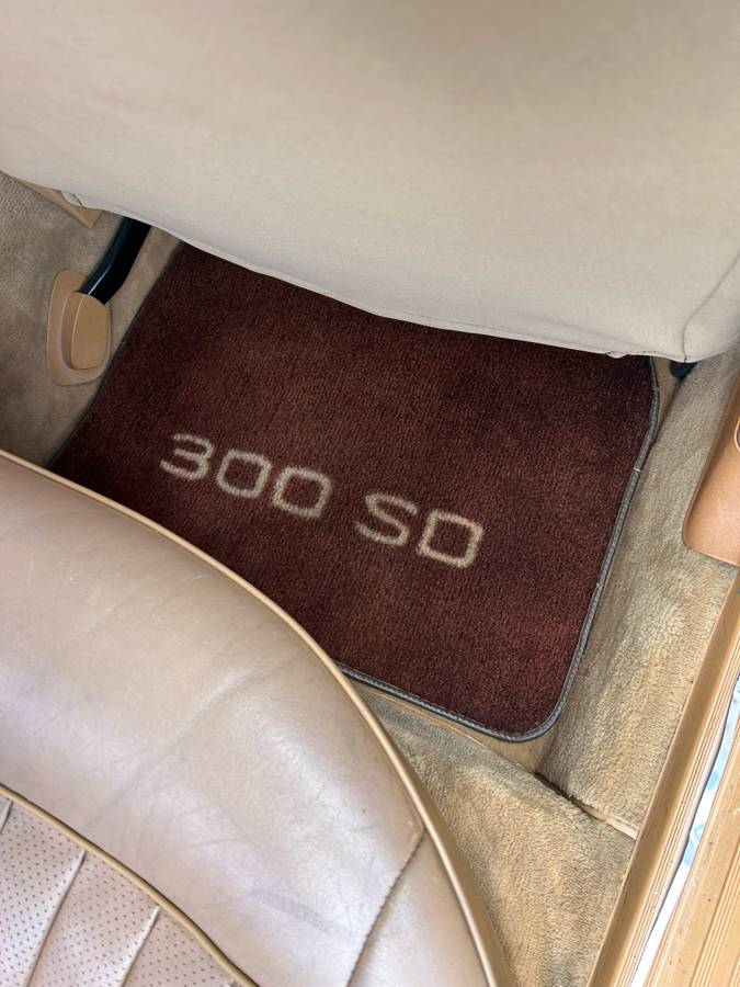 Mercedes-benz-Benz-300sd-diesel-1982-custom-4