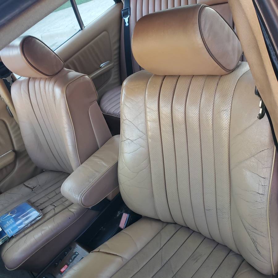 Mercedes-benz-Benz-e300-diesel-1983-11