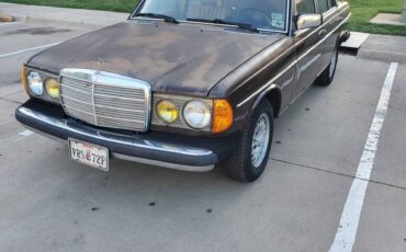 Mercedes-benz-Benz-e300-diesel-1983