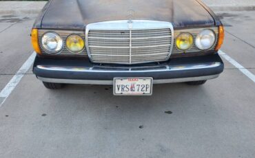 Mercedes-benz-Benz-e300-diesel-1983-4