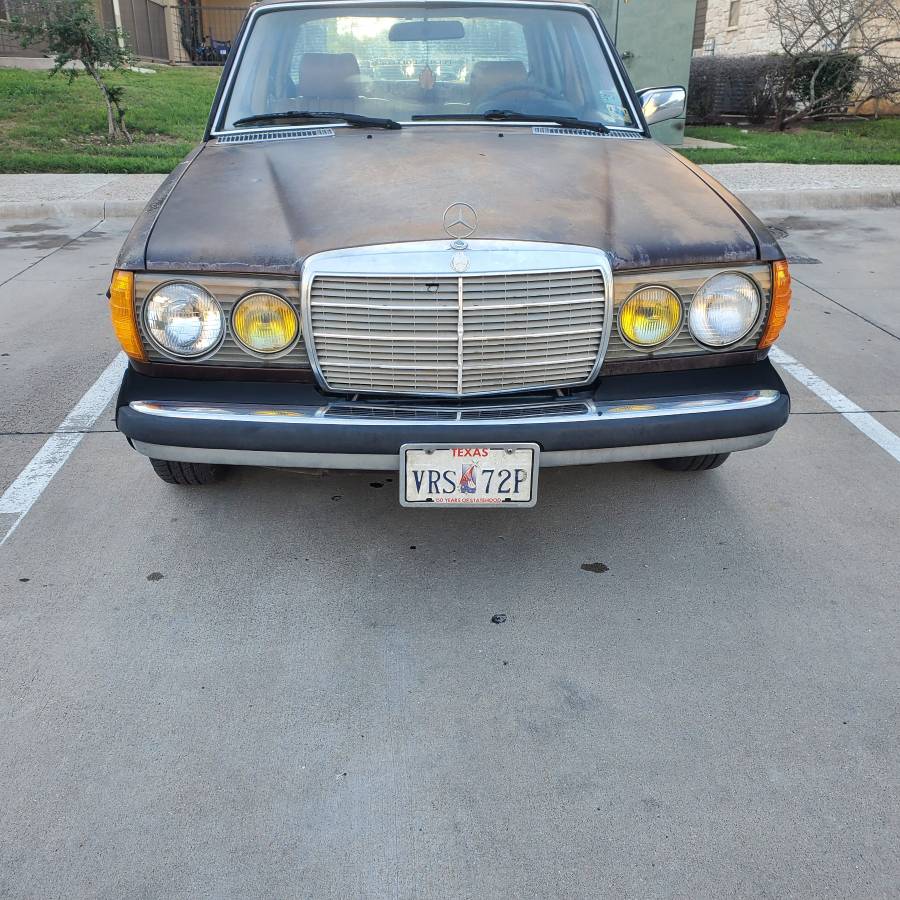 Mercedes-benz-Benz-e300-diesel-1983-4