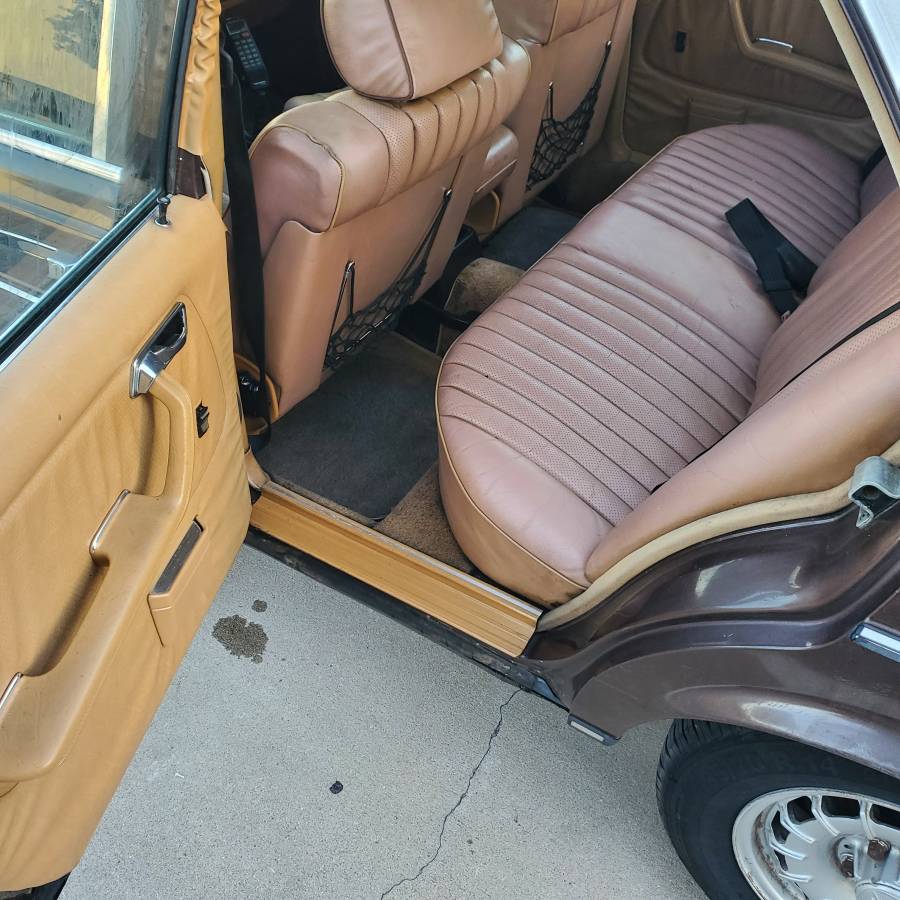 Mercedes-benz-Benz-e300-diesel-1983-7