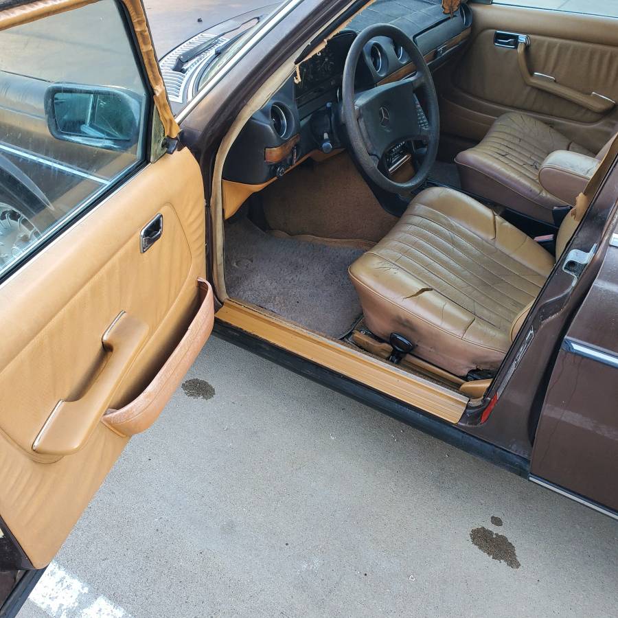 Mercedes-benz-Benz-e300-diesel-1983-8