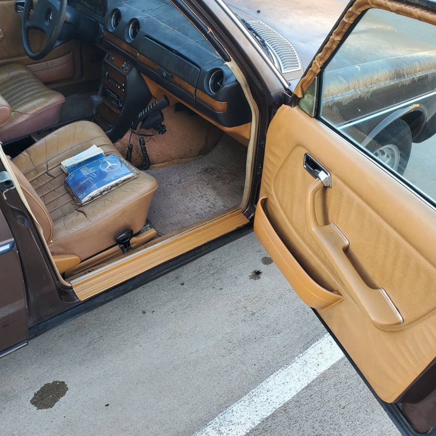 Mercedes-benz-Benz-e300-diesel-1983-9