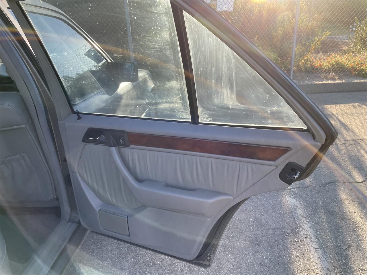 Mercedes-benz-E-class-1994-grey-grey-3
