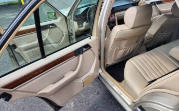Mercedes-benz-E300-1995-11